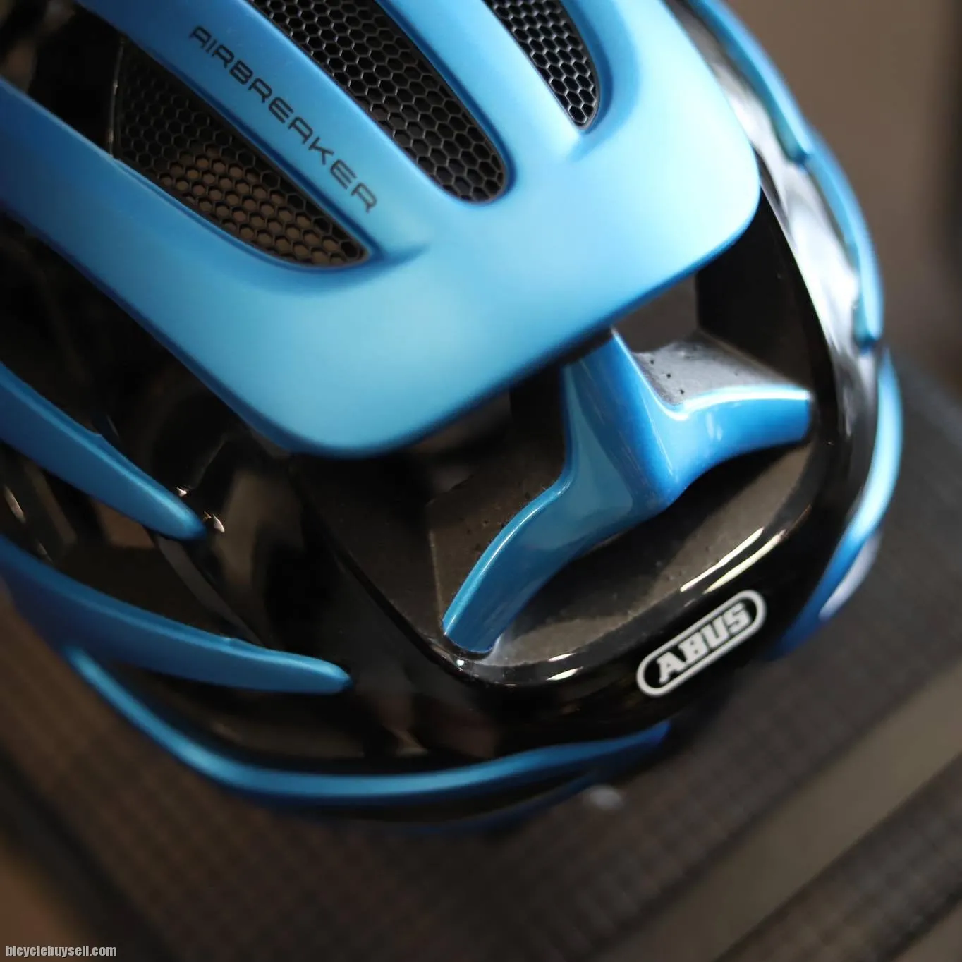 ABUS AIRBREAKER  Cycling HELMET |