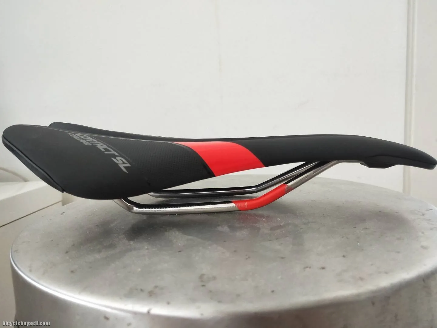 Giant Contact SL cycling saddle series sst rails Red Label