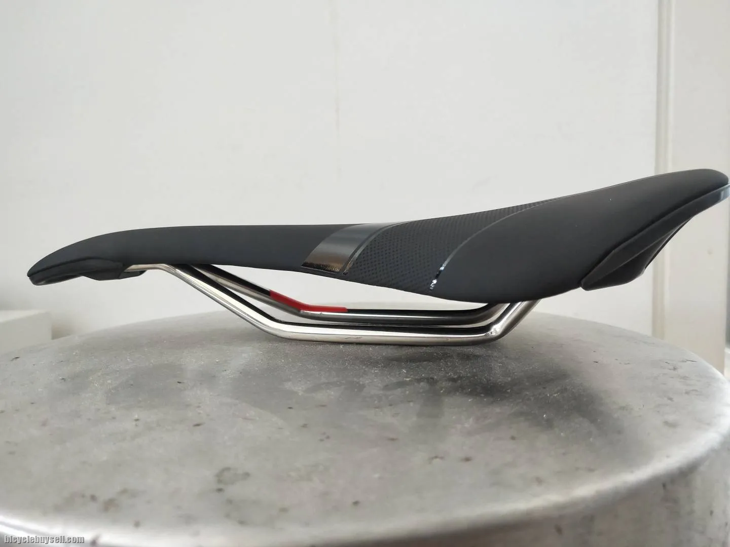 Giant Contact SL cycling saddle series sst rails Red Label