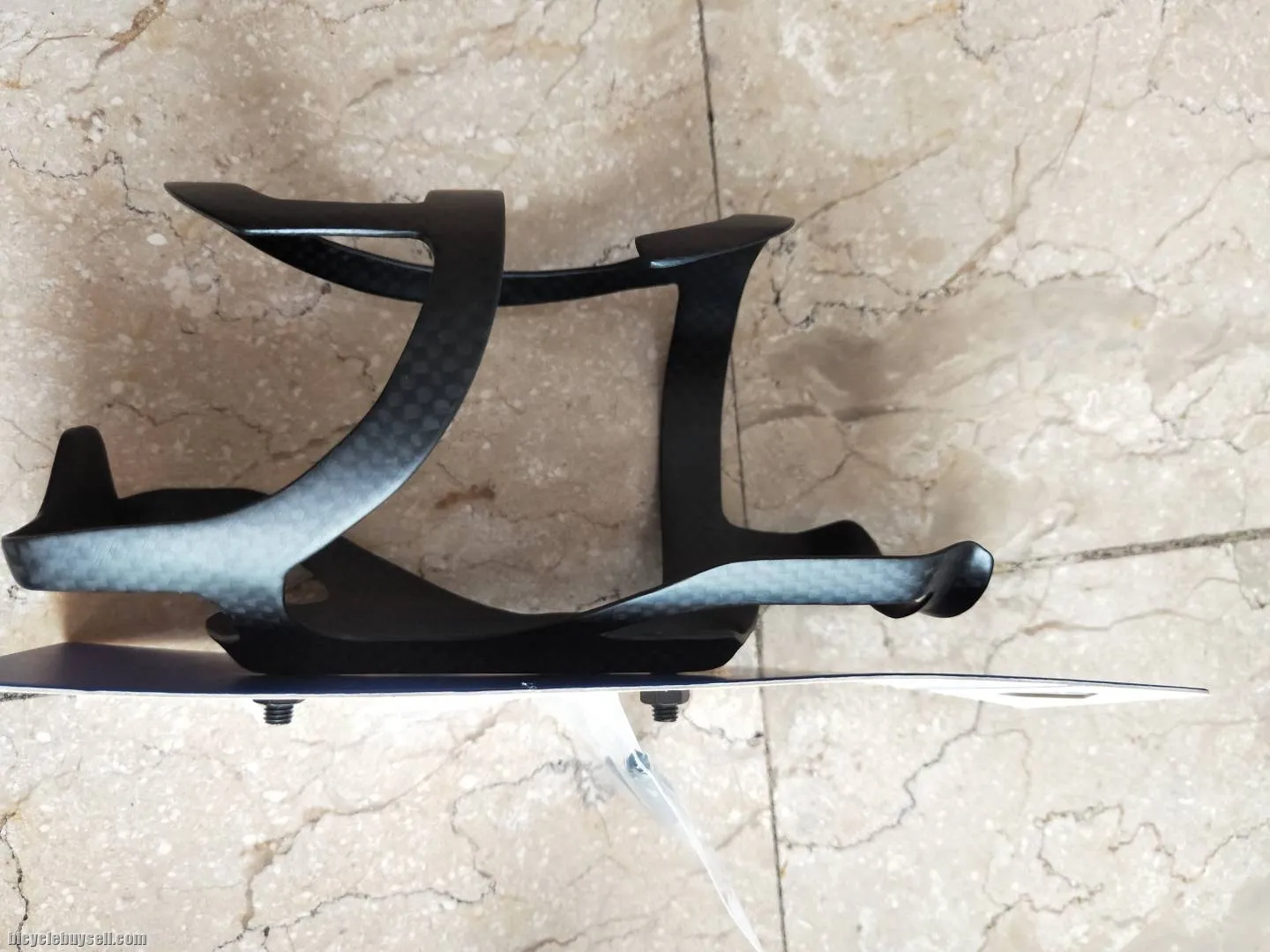 Giant Gallop Series Carbon Water Bottle Cage 26g each Matt Carbon Colors in 2 Variant Design