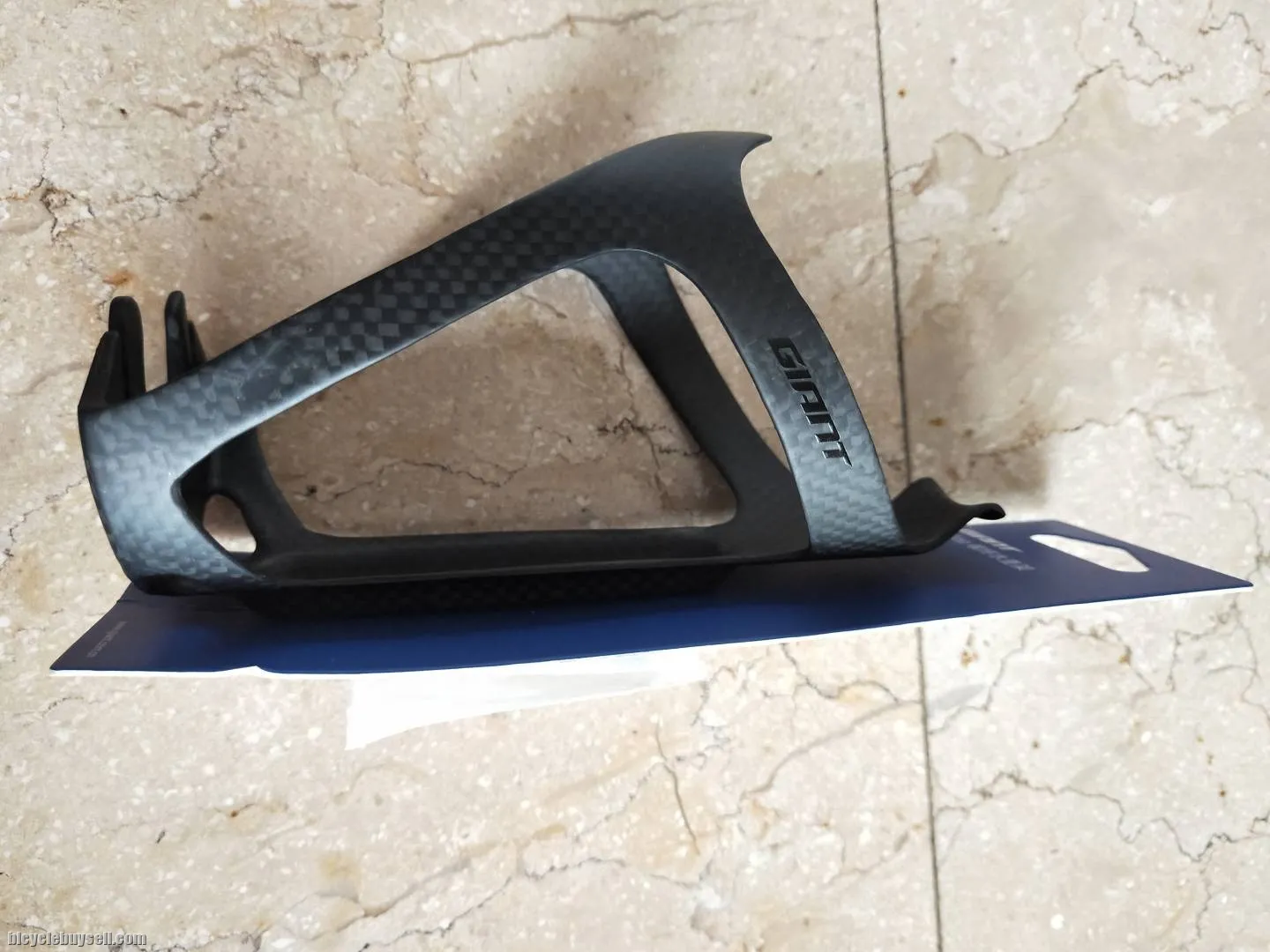 Giant Gallop Series Carbon Water Bottle Cage 26g each Matt Carbon Colors in 2 Variant Design