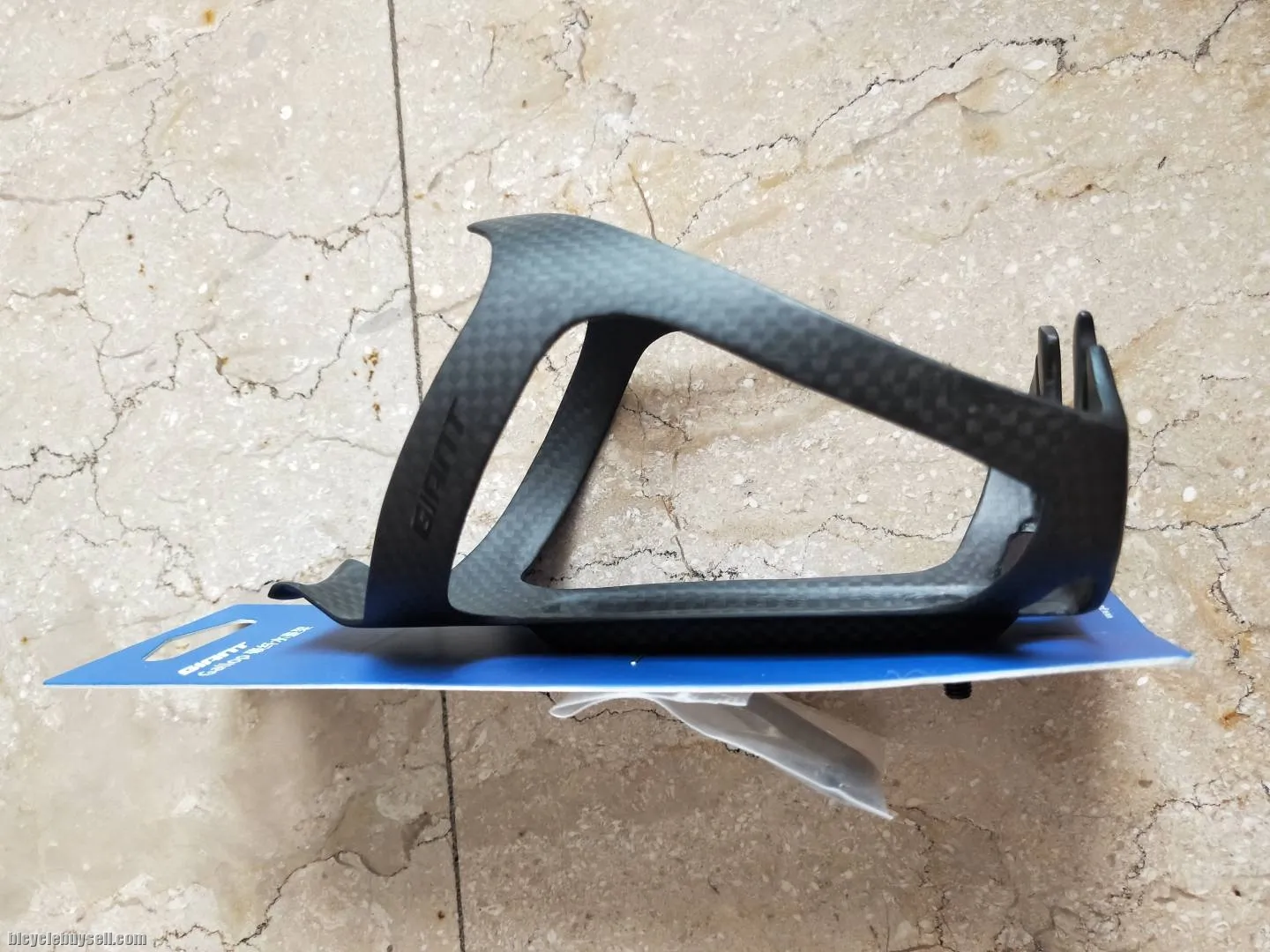 Giant Gallop Series Carbon Water Bottle Cage 26g each Matt Carbon Colors in 2 Variant Design