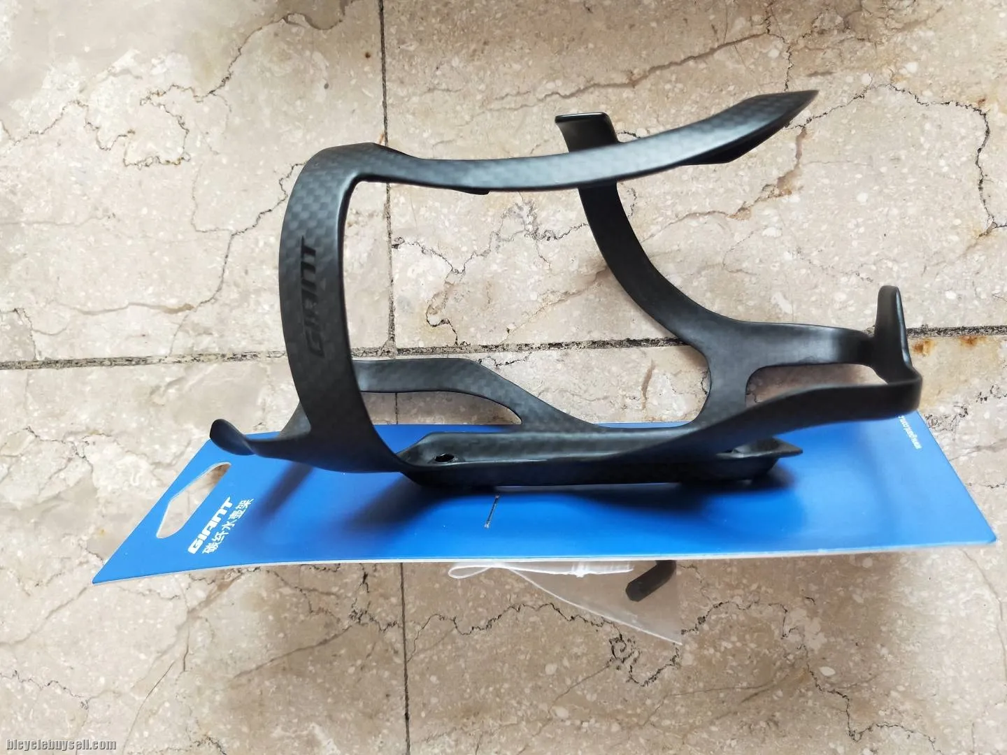 Giant Gallop Series Carbon Water Bottle Cage 26g each Matt Carbon Colors in 2 Variant Design