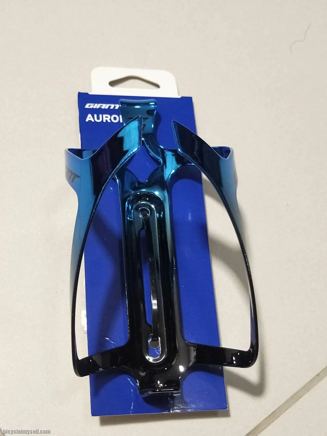 Giant Aurora Light Weight Aluminum Bottle Cage in 5 variant colors 30g