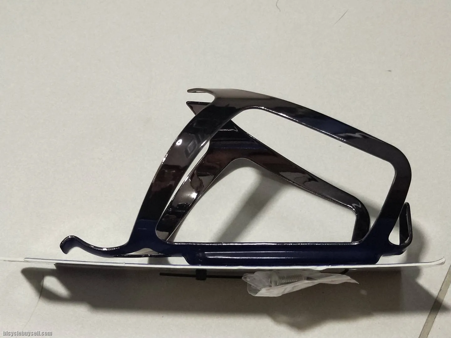 Giant Aurora Light Weight Aluminum Bottle Cage in 5 variant colors 30g