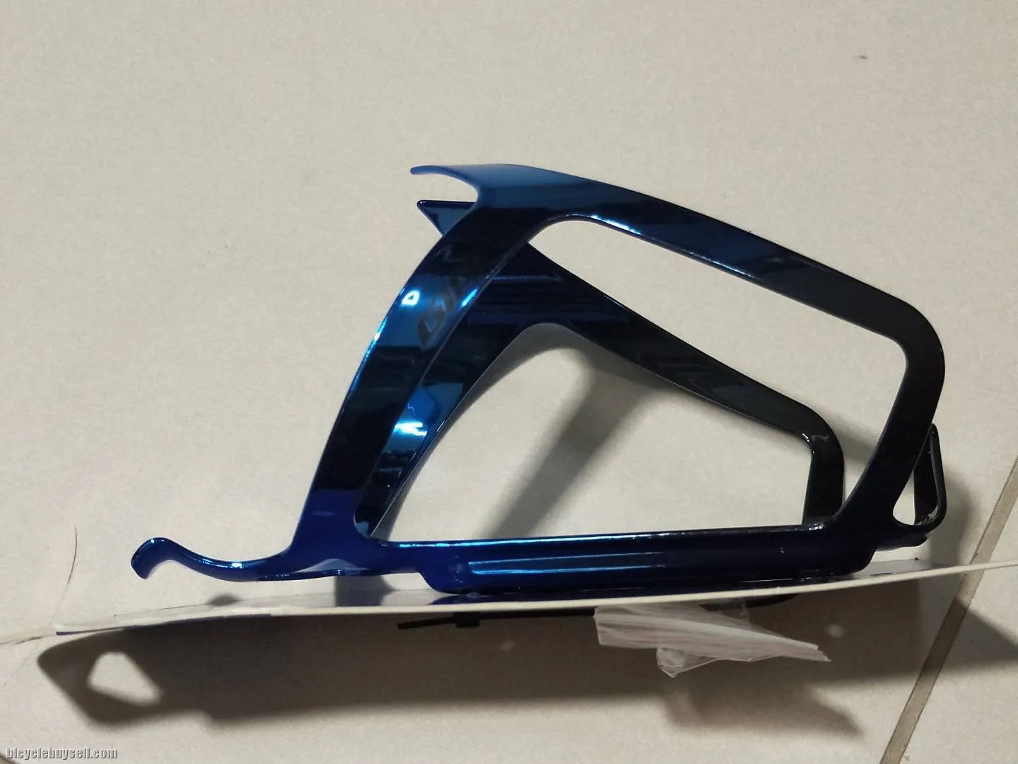 Giant Aurora Light Weight Aluminum Bottle Cage in 5 variant colors 30g