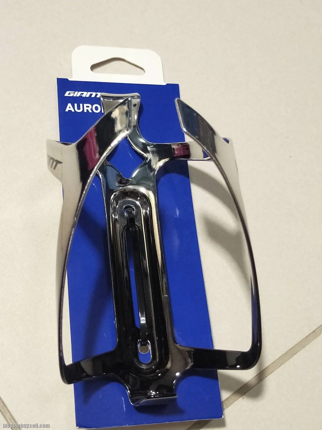 Giant Aurora Light Weight Aluminum Bottle Cage in 5 variant colors 30g