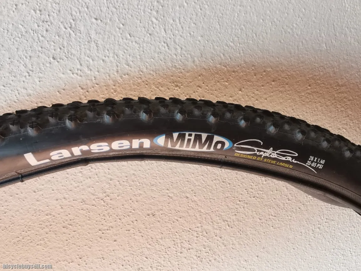 Maxxis Larsen Mimo 26 x 1.4 c/w tube