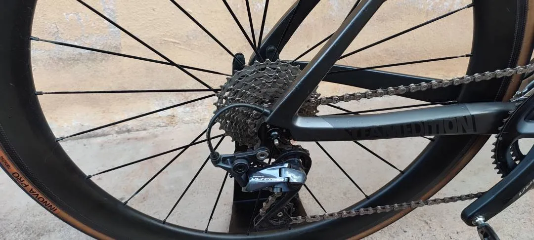 PRO HARD TEAM  EDITION CARBON ROAD BIKE