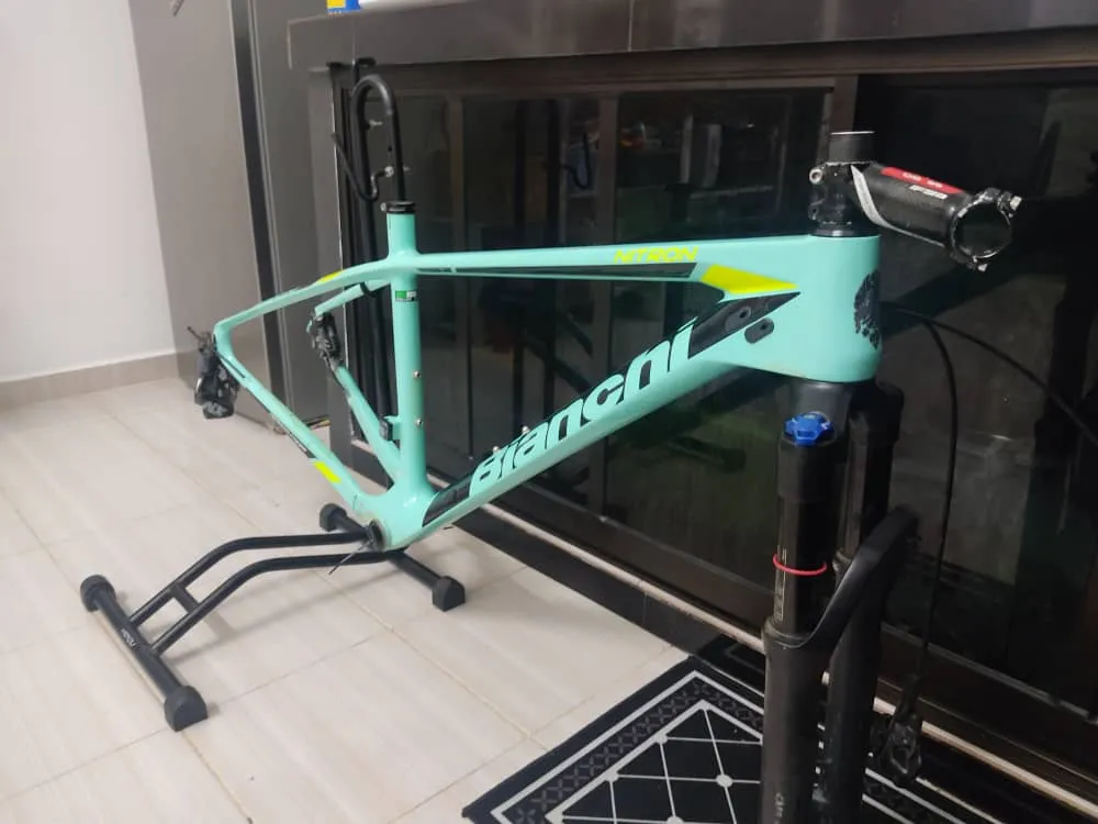 Bianchi Nitron (29er) Carbon Frame + Reba (Boost;100mm travel)