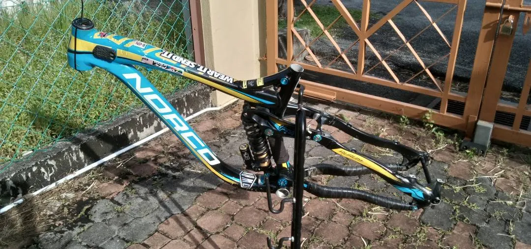 Downhill frame norco aurum