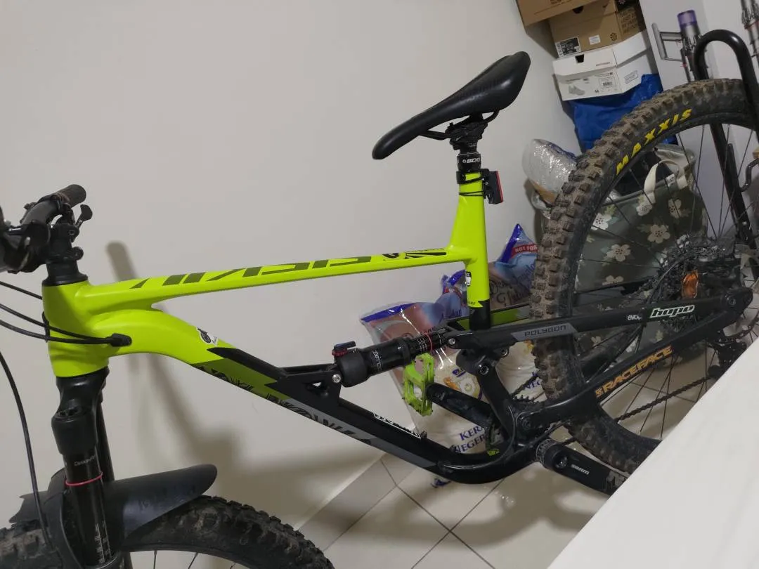 SOLD Polygon Siskiu D7 2022 29er Frameset Only