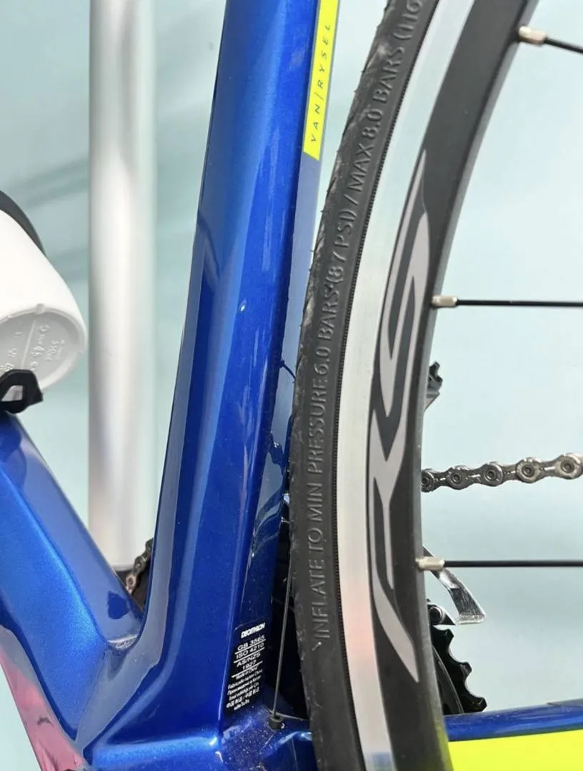 Limited Edition Van Rysel RCR 900 CF CN