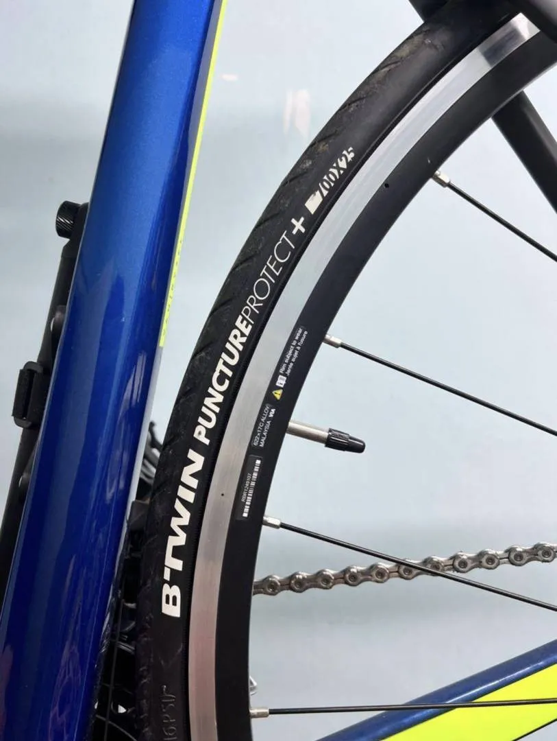 Limited Edition Van Rysel RCR 900 CF CN