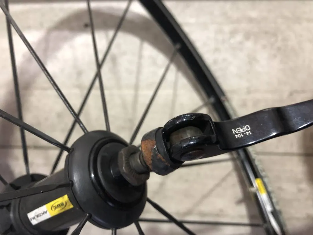 Mavic Aksium with 105 cassette and tyre