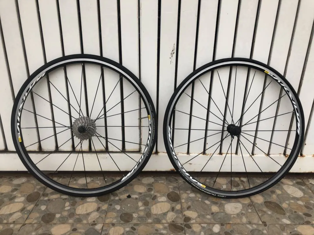 Mavic Aksium with 105 cassette and tyre