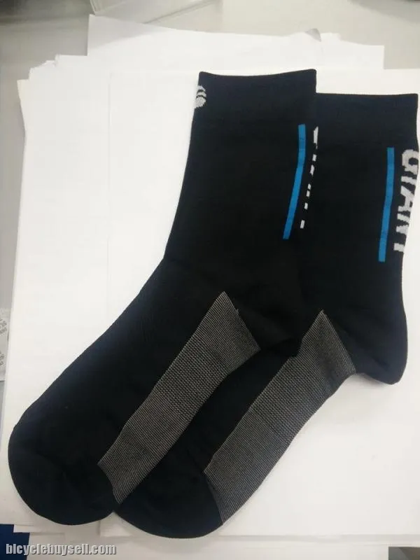 GIANT REV LITE Men's Cycling Socks - Black / White Quarter Length - Made in Korea