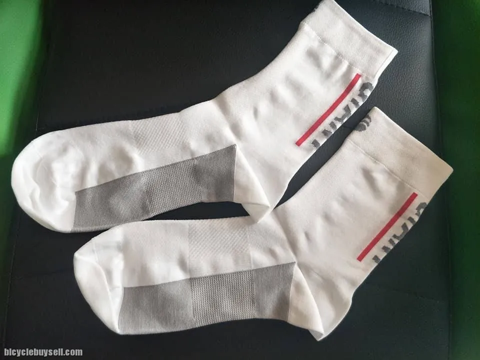 GIANT REV LITE Men's Cycling Socks - Black / White Quarter Length - Made in Korea