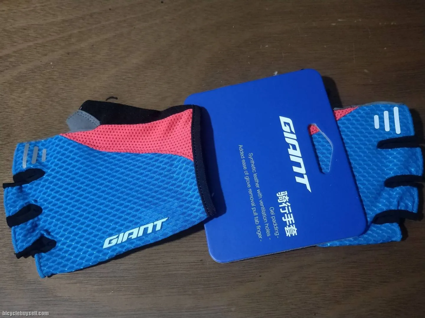 Giant G205 Series Half Finger Gloves in 3 color variant for Men / Unisex