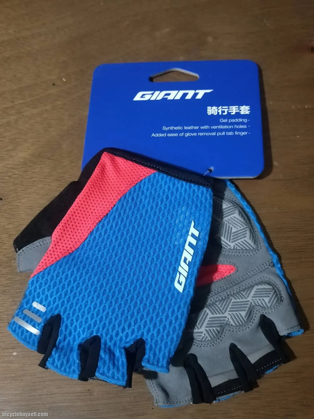 Giant G205 Series Half Finger Gloves in 3 color variant for Men / Unisex