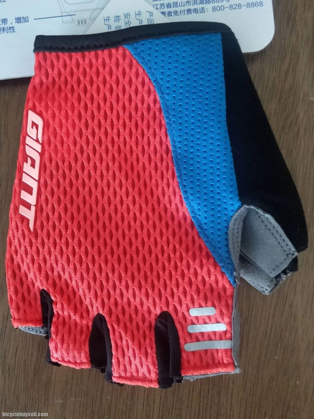Giant G205 Series Half Finger Gloves in 3 color variant for Men / Unisex