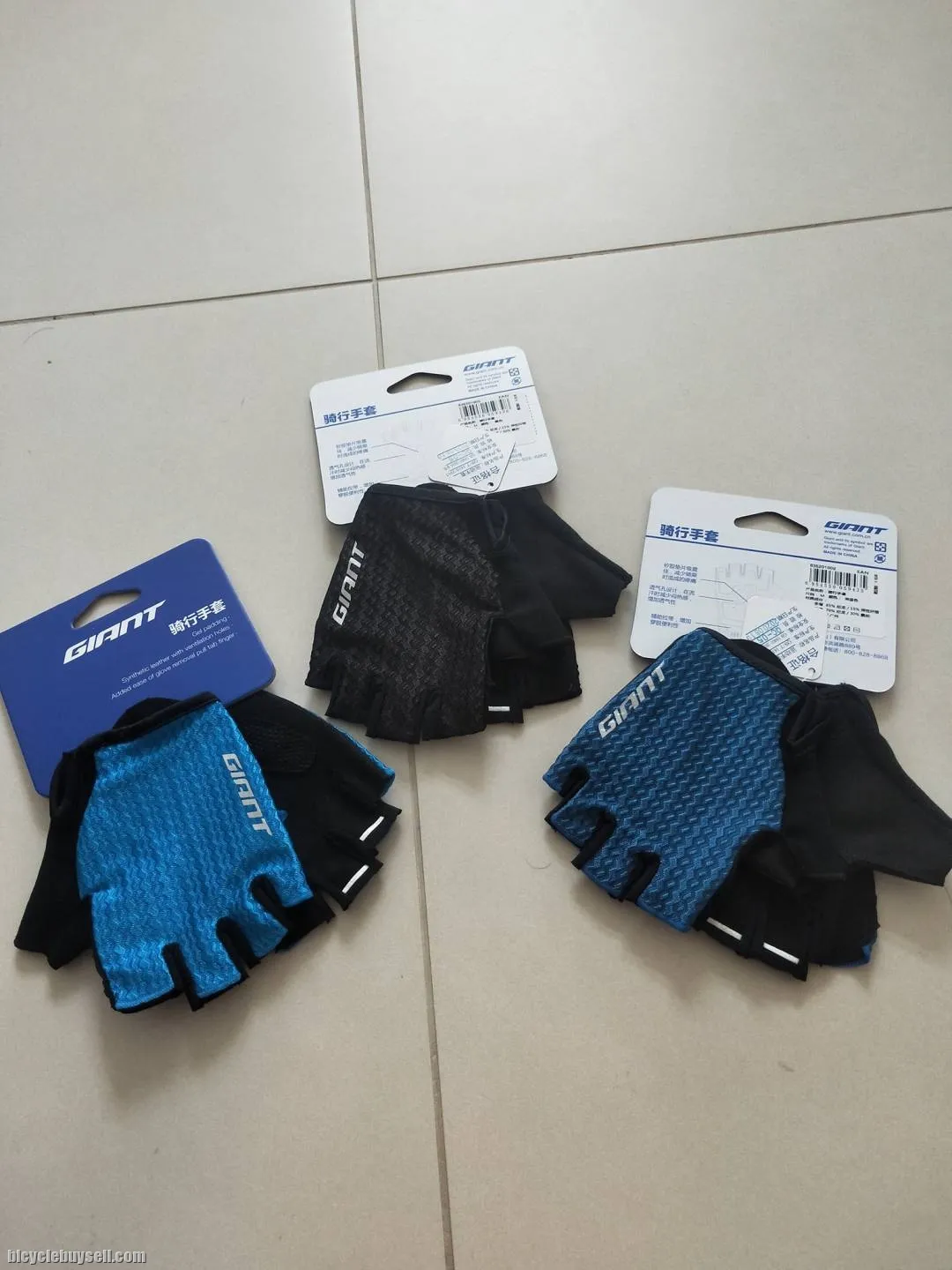 Giant G202 Series Half Finger Cycling Gloves for Men / Unisex in 3 color options
