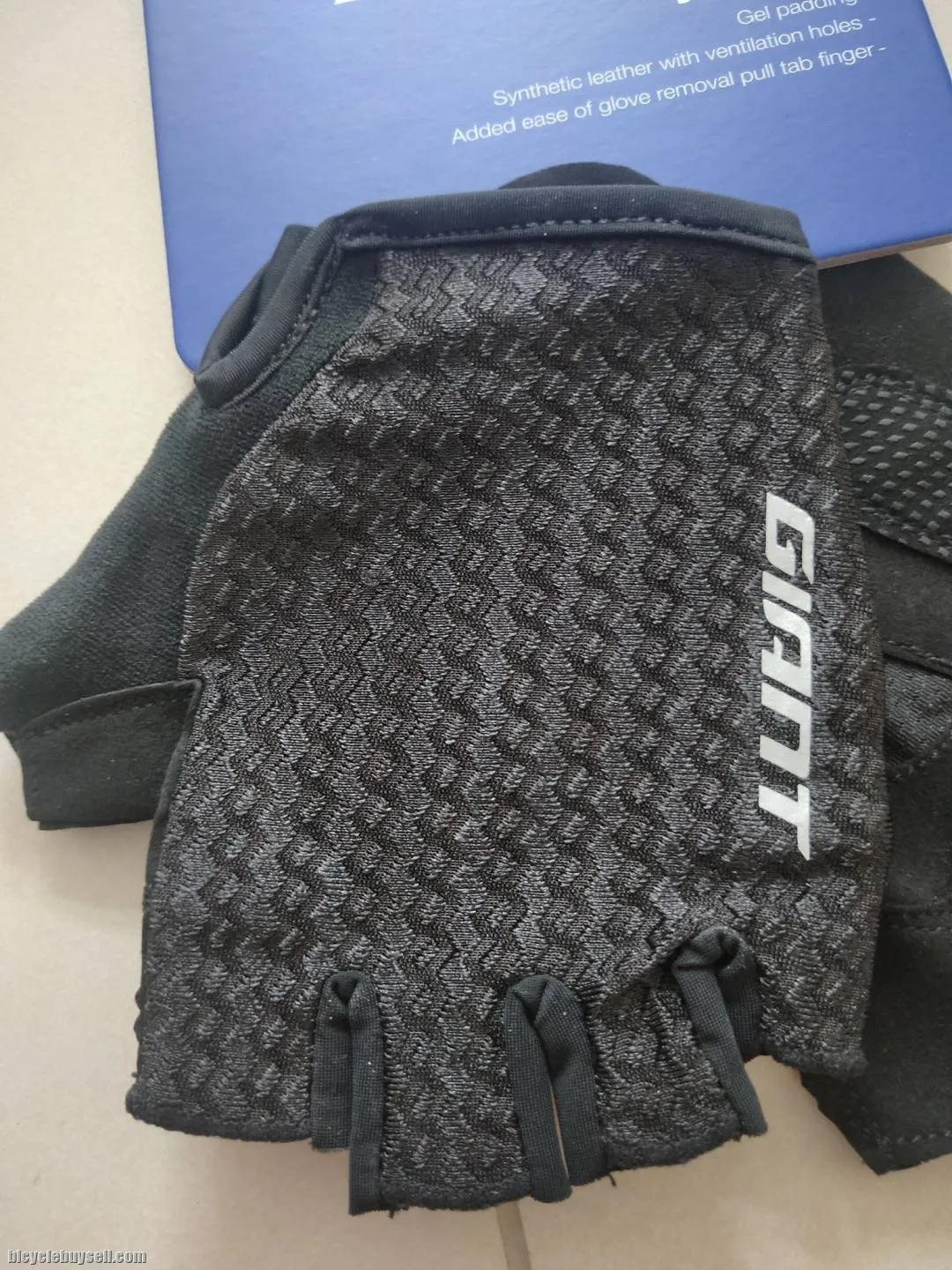 Giant G202 Series Half Finger Cycling Gloves for Men / Unisex in 3 color options