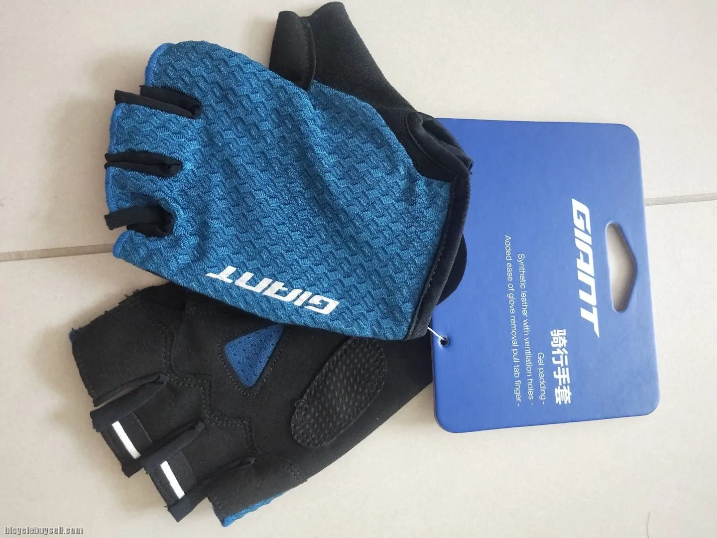 Giant G202 Series Half Finger Cycling Gloves for Men / Unisex in 3 color options