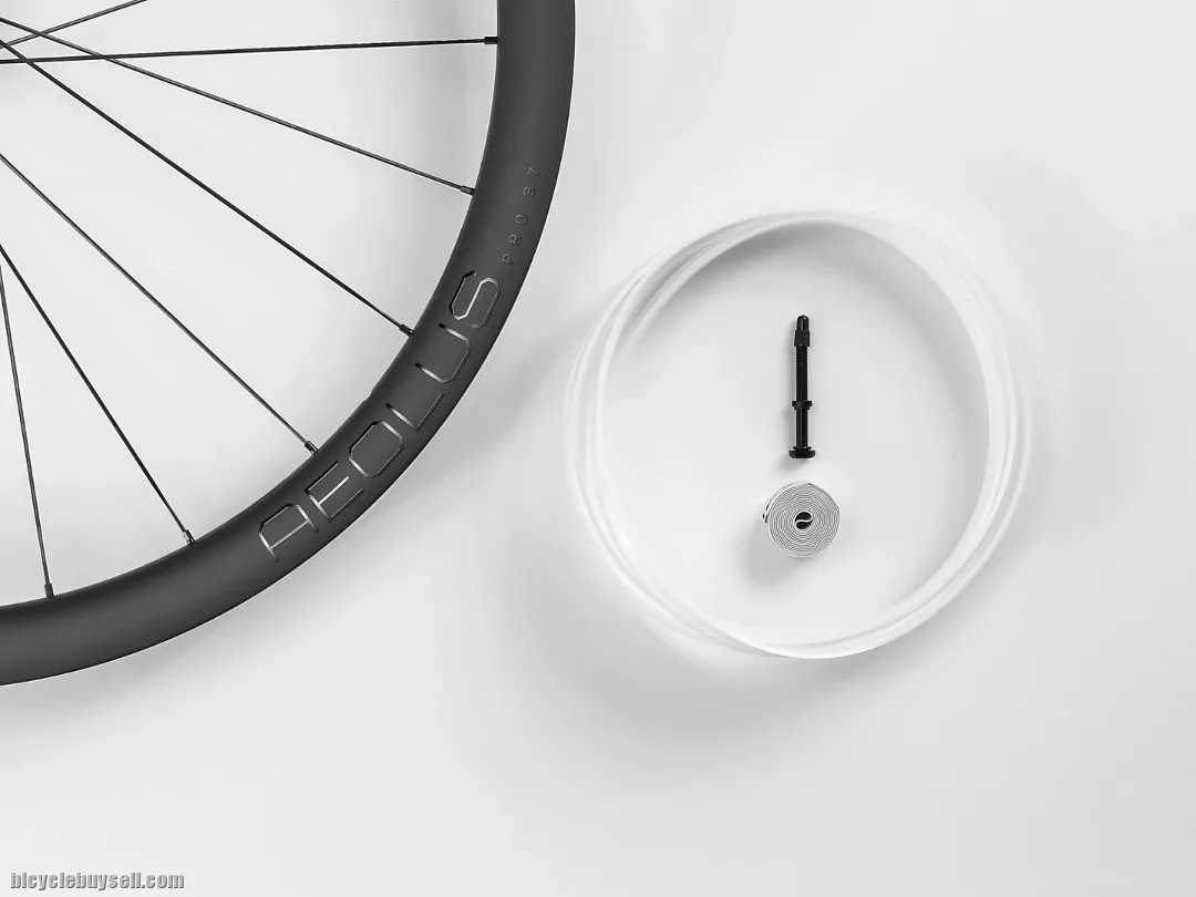 BONTRAGER AEOLUS PRO 37 CARBON WHEEL READY STOCK 35% LESS !
