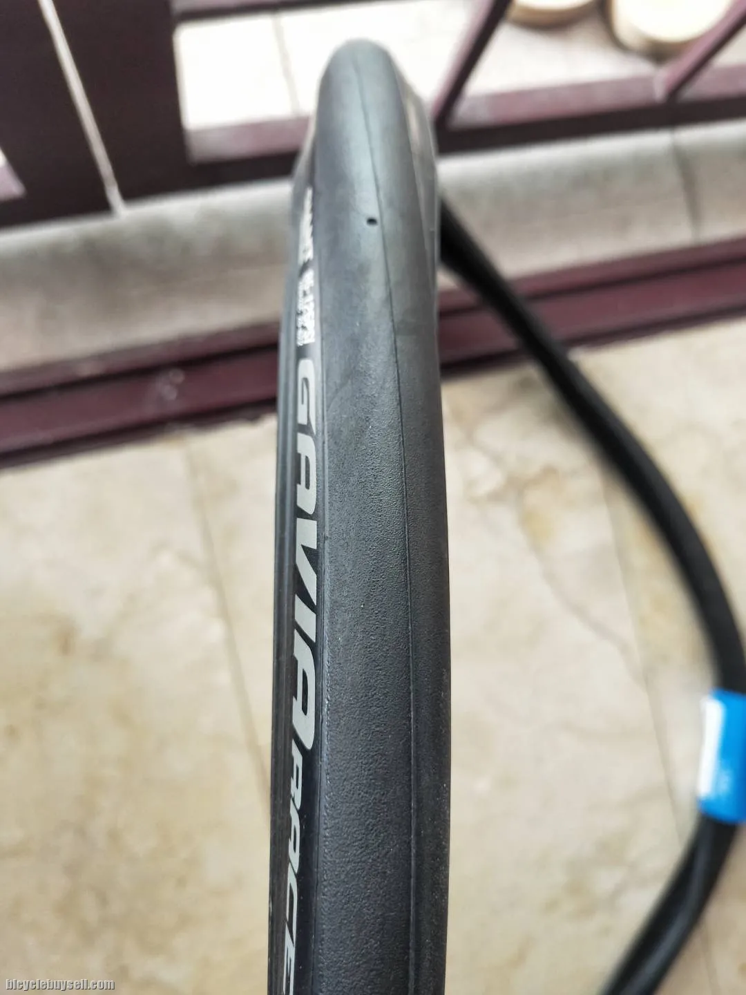 Giant Gavia Race1 Tubeless Road Bike Tire 700 x 25C up to 125PSI 60TPI Race 1