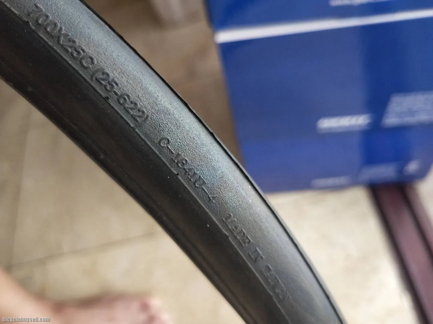 Giant Gavia Race1 Tubeless Road Bike Tire 700 x 25C up to 125PSI 60TPI Race 1