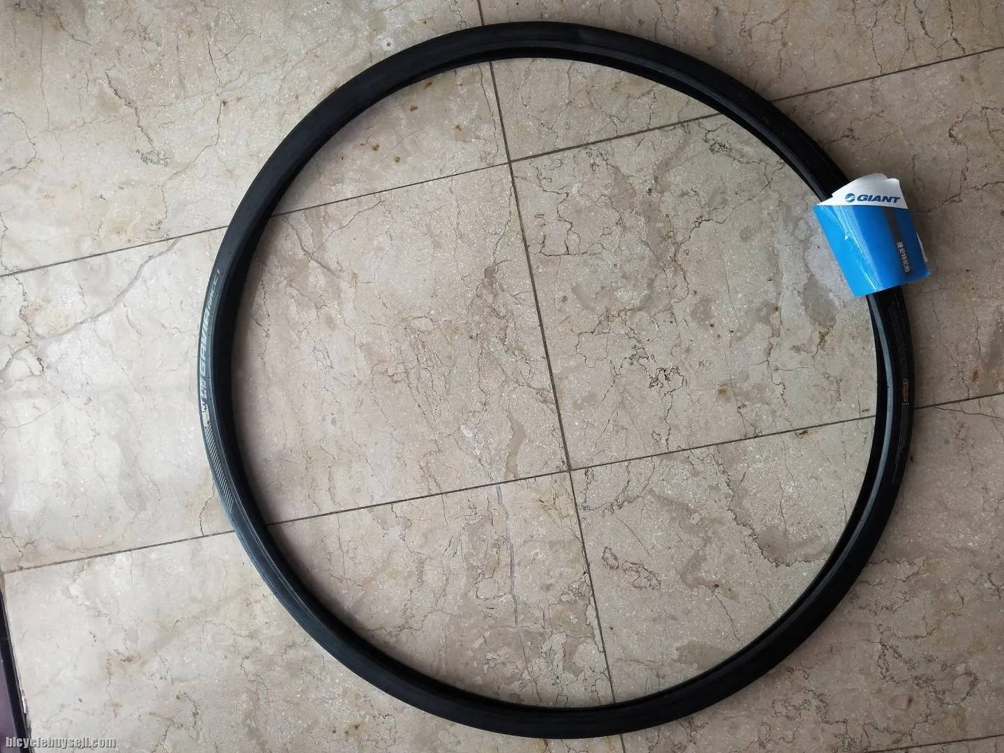 Giant Gavia Race1 Tubeless Road Bike Tire 700 x 25C up to 125PSI 60TPI Race 1