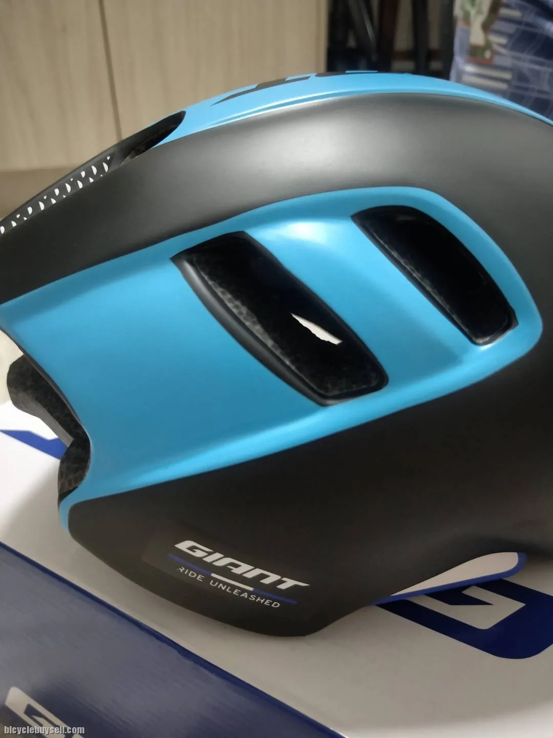 Giant GTT Cycling Helmet, Matt Blue / Black for Men - Unisex size M/L