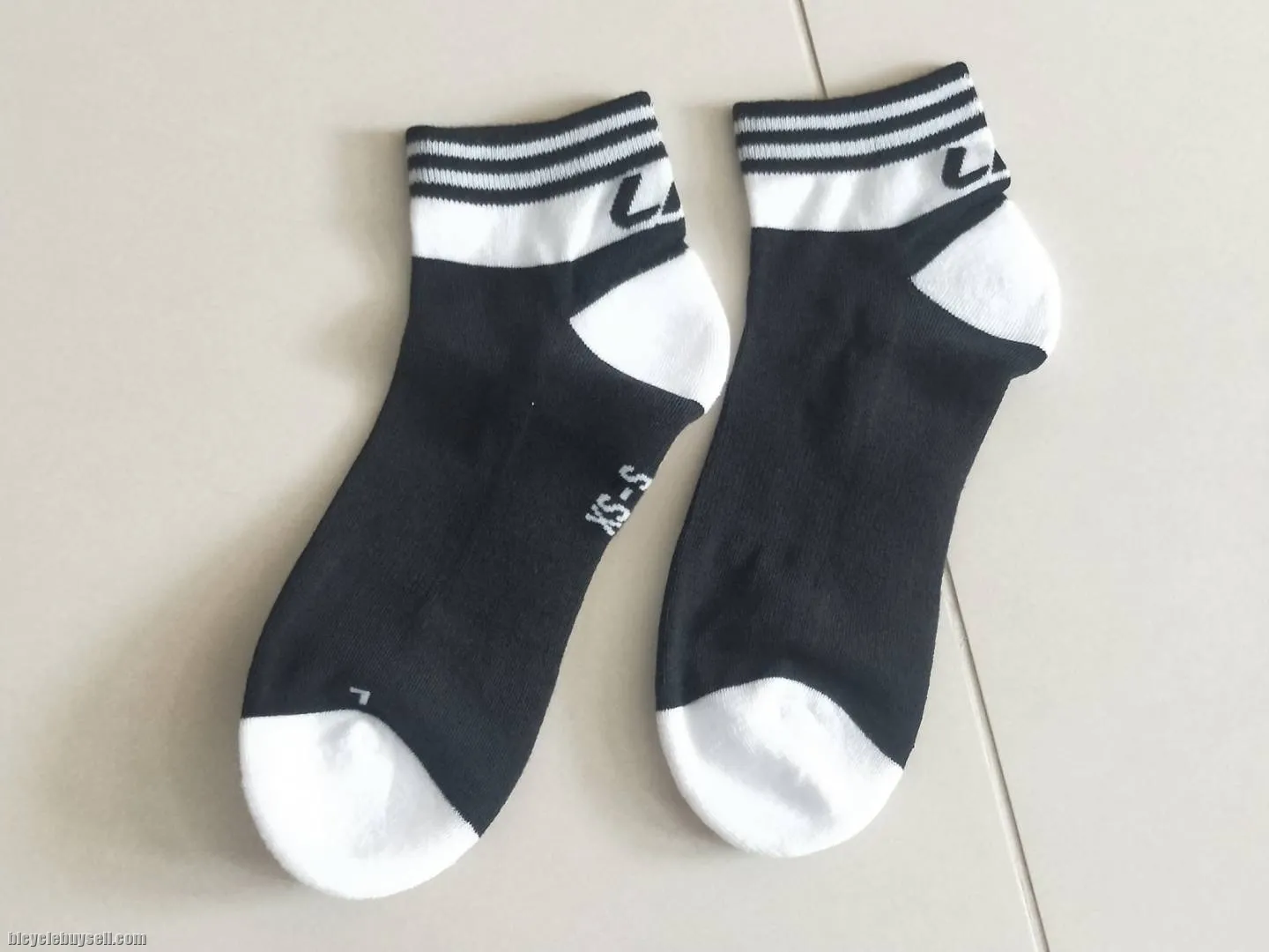LIV SOK Series Ankle Length Cycling Socks for Women White Black in S/M and L/XL