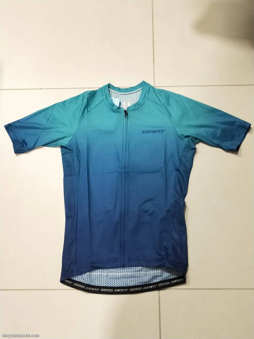 Giant Gradient Series Short Sleeves Cycling Jersey Race Cut in 3 Color options