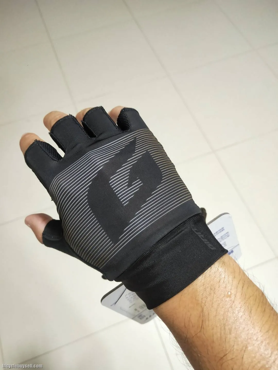 Giant Motion G1 Black Half Finger Cycling Gloves for Men / Unisex