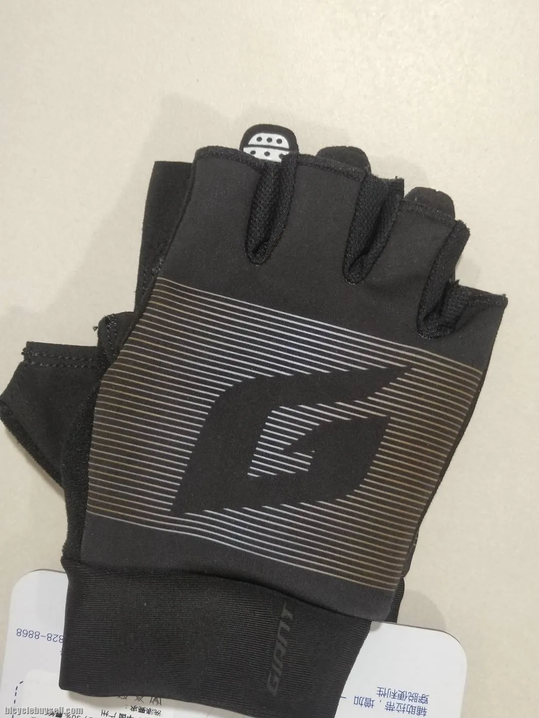 Giant Motion G1 Black Half Finger Cycling Gloves for Men / Unisex