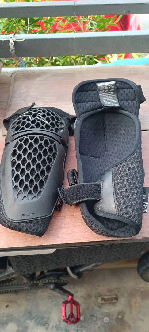 For sale  Alpinesta Protection Knee pads (USED)