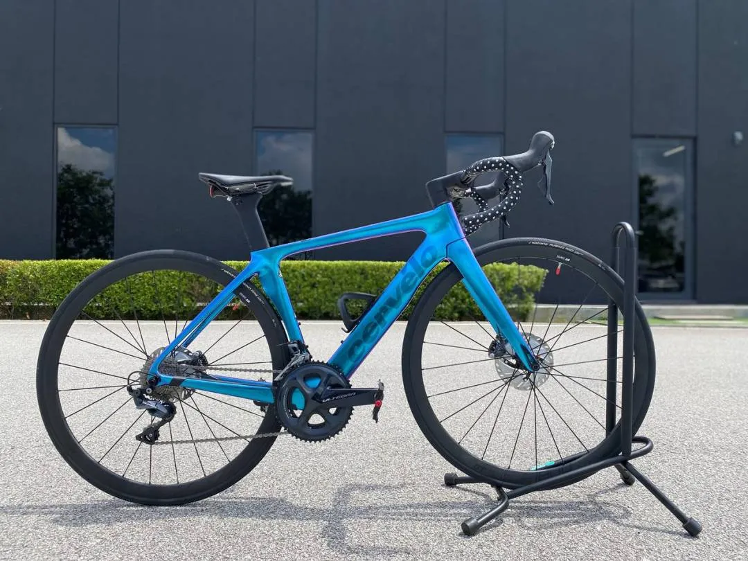 Cervelo S-Series All-Carbon, Aero tube profiles, integrated headset 1-1/4" x 1-3/8", 12x142mm
