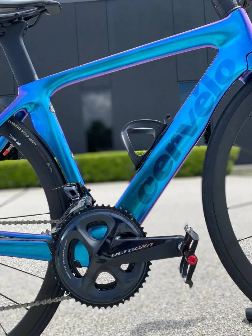Cervelo S-Series All-Carbon, Aero tube profiles, integrated headset 1-1/4" x 1-3/8", 12x142mm