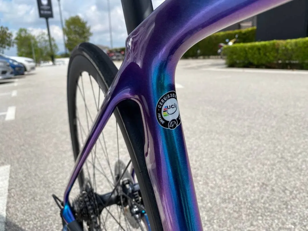Cervelo S-Series All-Carbon, Aero tube profiles, integrated headset 1-1/4" x 1-3/8", 12x142mm