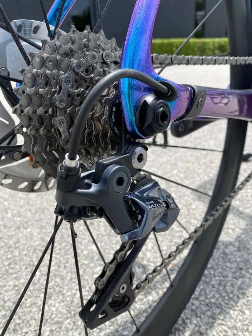 Cervelo S-Series All-Carbon, Aero tube profiles, integrated headset 1-1/4" x 1-3/8", 12x142mm