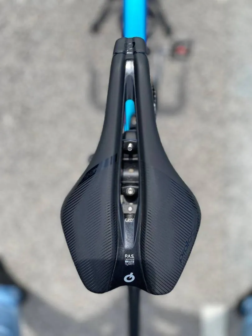 Cervelo S-Series All-Carbon, Aero tube profiles, integrated headset 1-1/4" x 1-3/8", 12x142mm