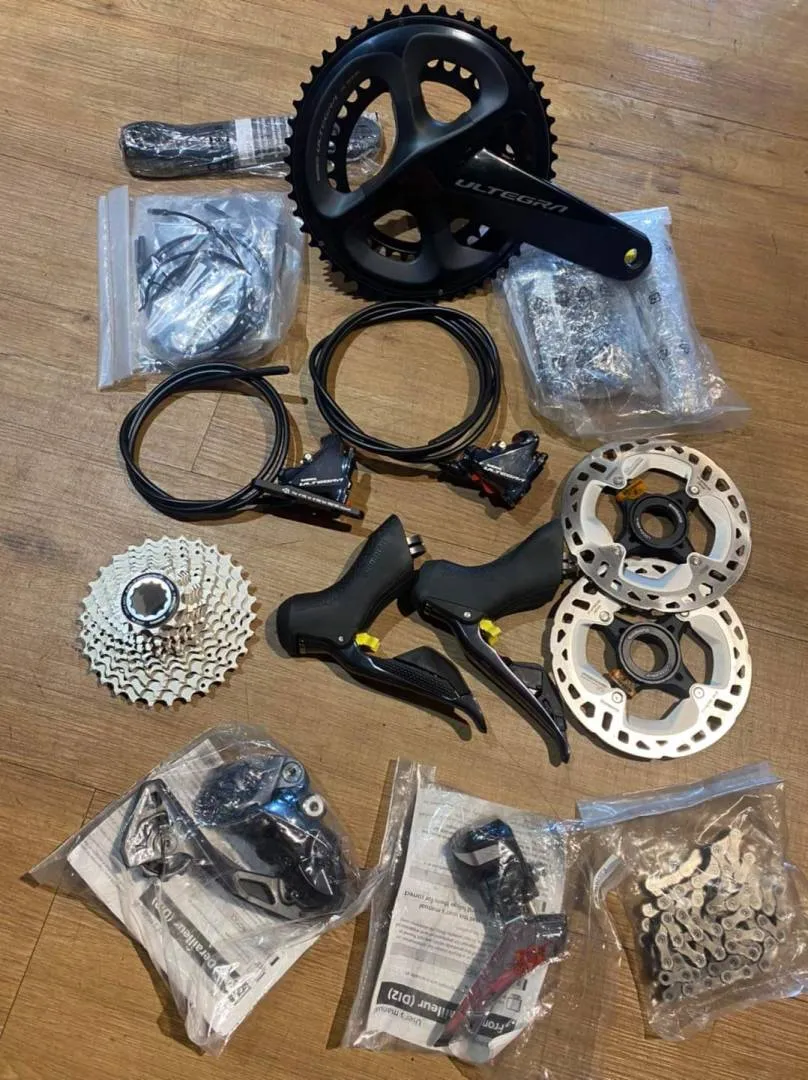Shimano_Ultigra_Di2_Groupset_R8070