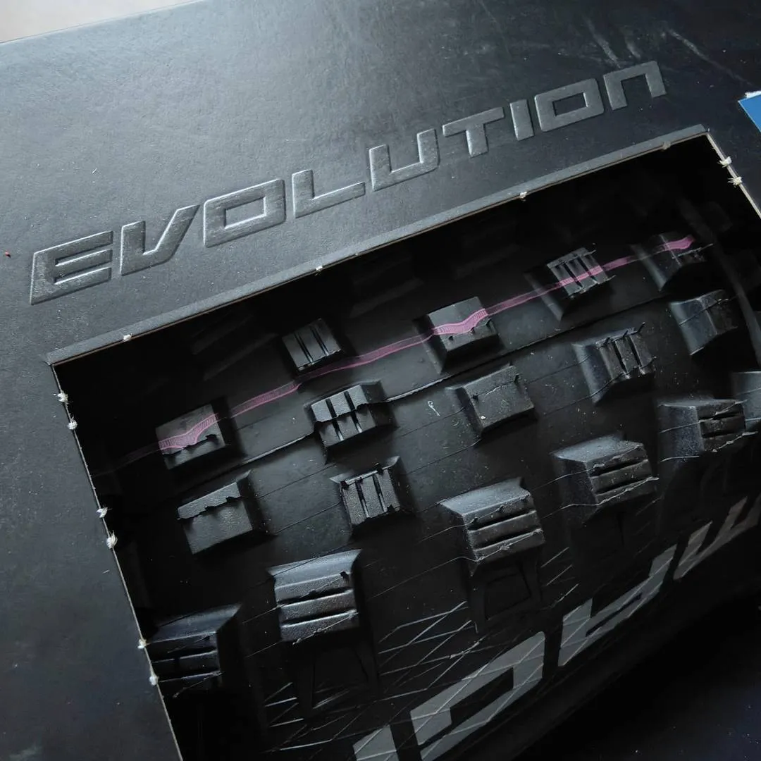 Schwalbe Magic Mary Evo / Evolution 27.5 x 2.4 MTB Tire Tubeless Ready Soft Compound