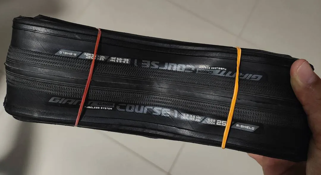 Giant Course 1 700 x 25C Tubeless Ready Road Bike Tire 60 TPI
