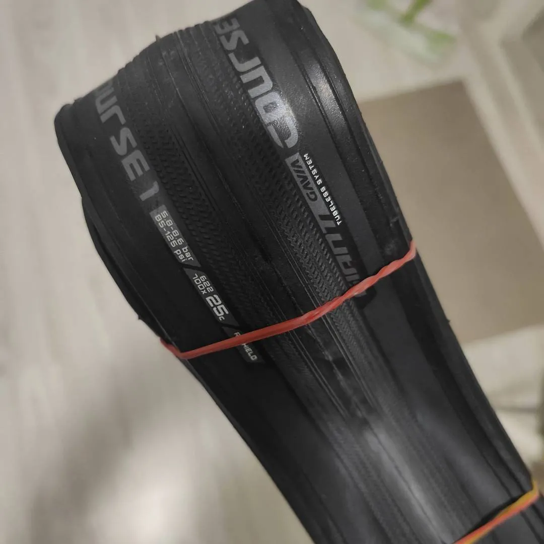 Giant Course 1 700 x 25C Tubeless Ready Road Bike Tire 60 TPI