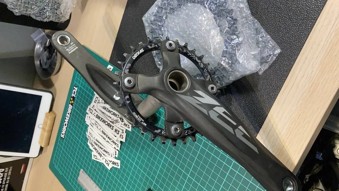 Shimano Zee crankset (DH Spec)