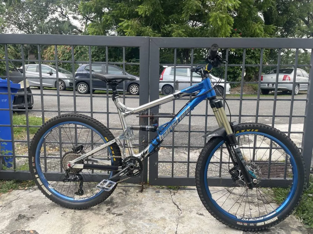 Sold - Banshee Spitfire (L)9s