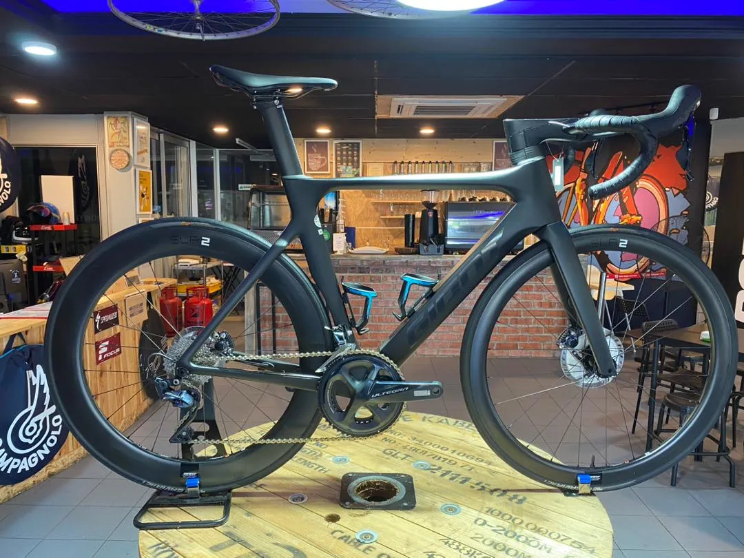Giant Propel Advanced Pro Disc Road Bike